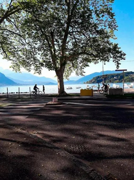 55 M²/ Chez Lorette/ 250m Lake/ Private Parking