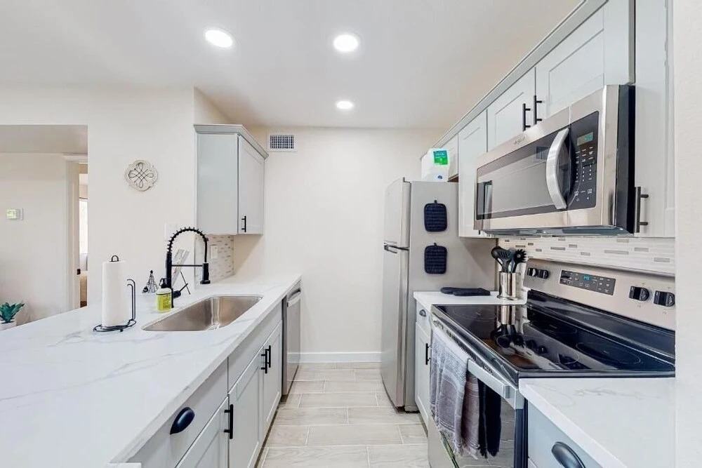 Villa Sunrise 1 Bedroom Condo by RedAwning