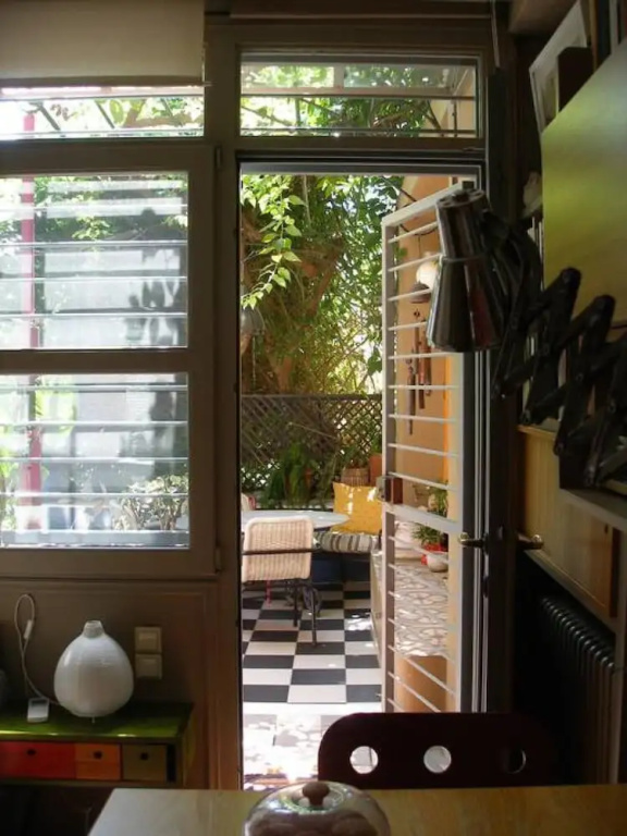 Living Like in a Cottage in the Center of Athens