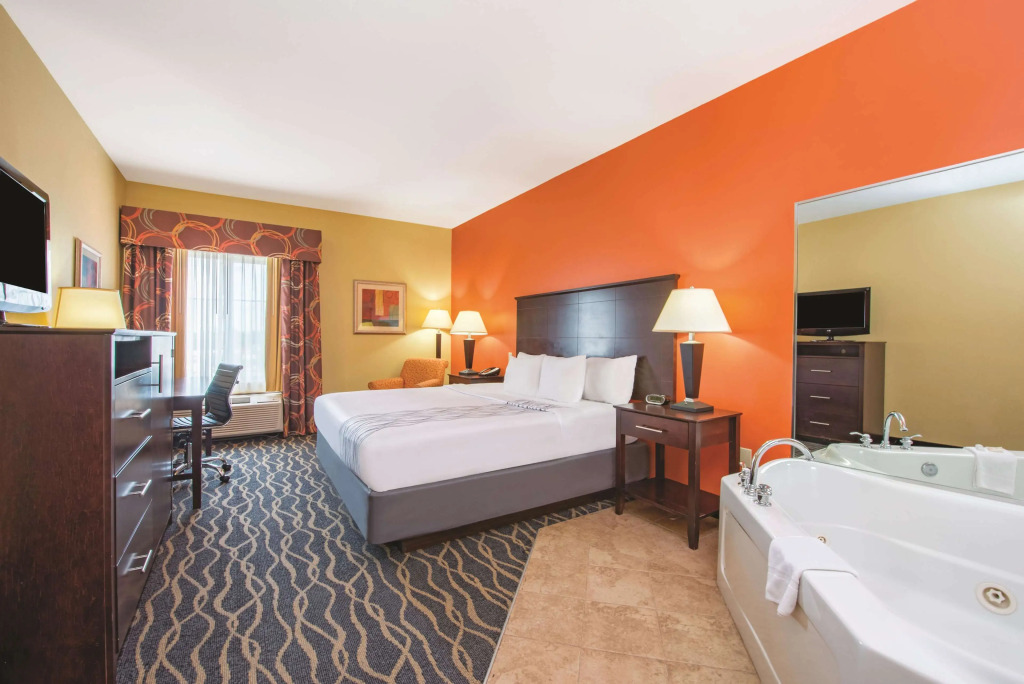 La Quinta by Wyndham Tulsa Airport / Expo Square