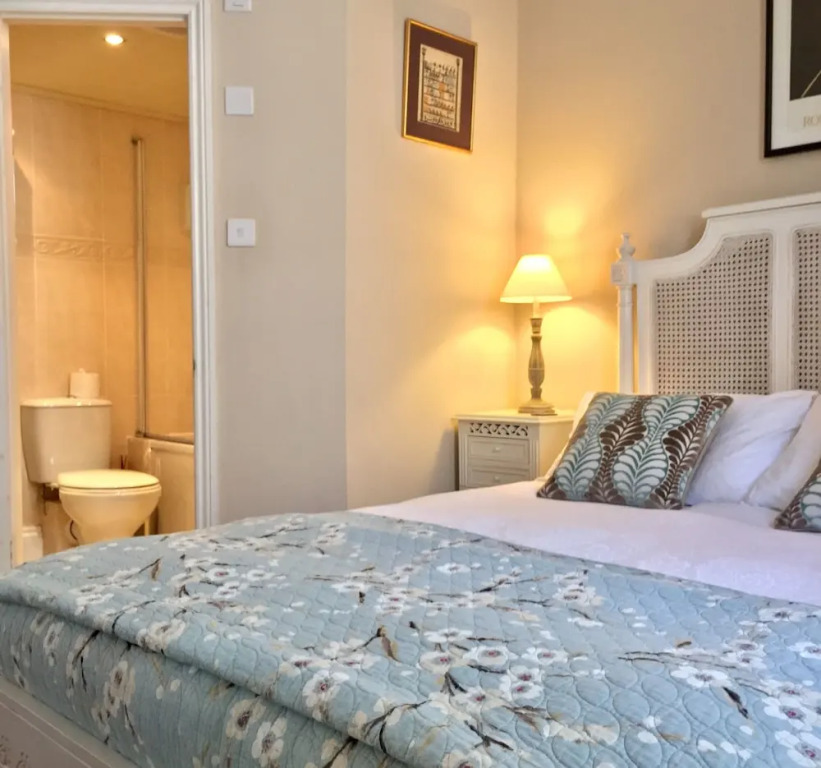 Ascot House Hotel