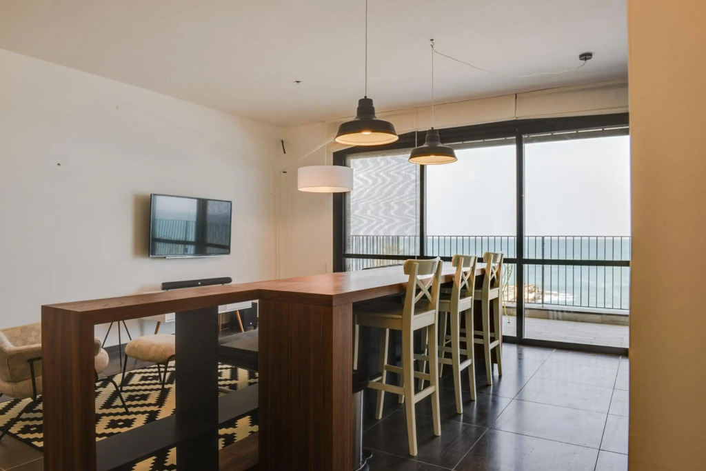 Beautiful Apartment on The First Line of The Sea