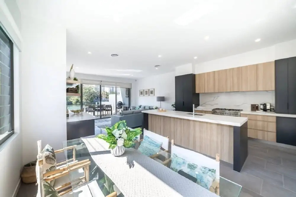 Gold Coast Private Villas - Waterfront Villas
