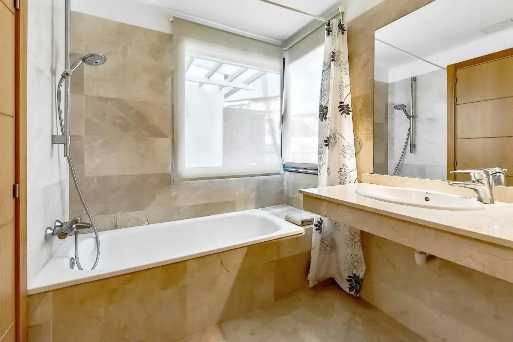 Townhouse 2 bedrooms on the first line