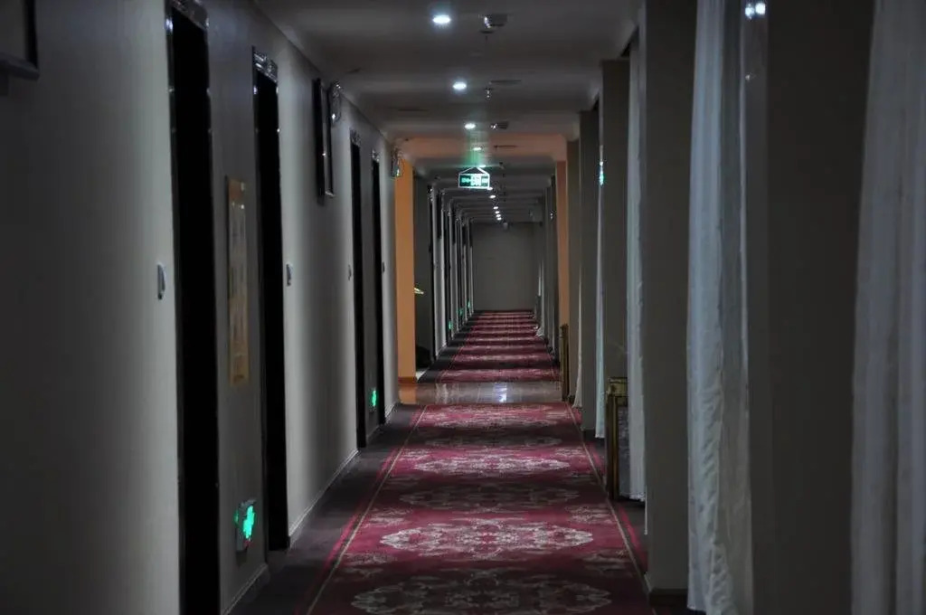 Linzhi Penglong Hotel