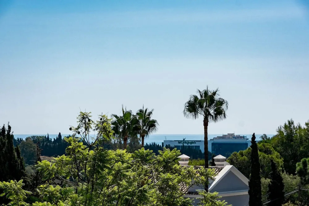 SAT - Contemporary Apartment in Puerto Banus