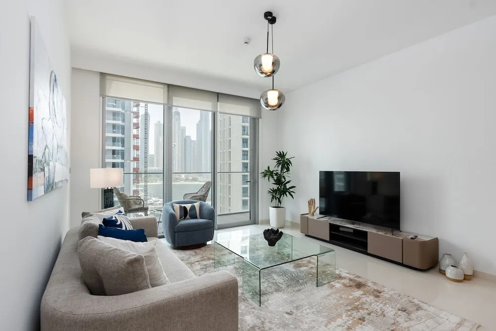 Contemporary 1BR w Dubai Marina Glimpse