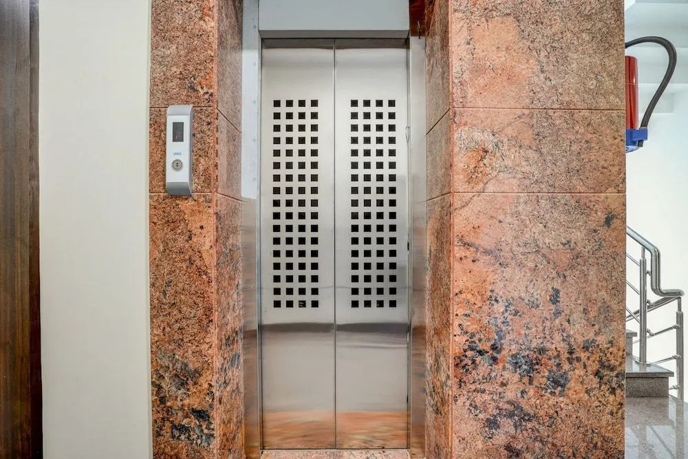 Collection O 39440 Alreef  Residency