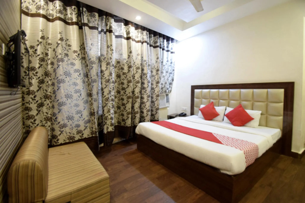 Hotel O Maa Residency