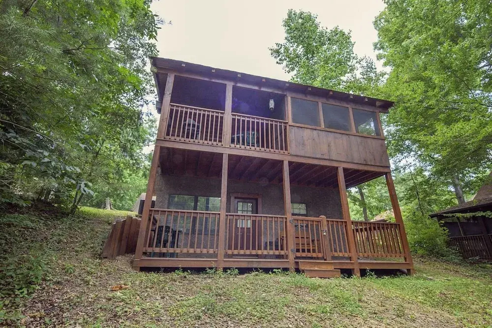 ER65 - Eagles Point - Great location, Close to all the action! cabin