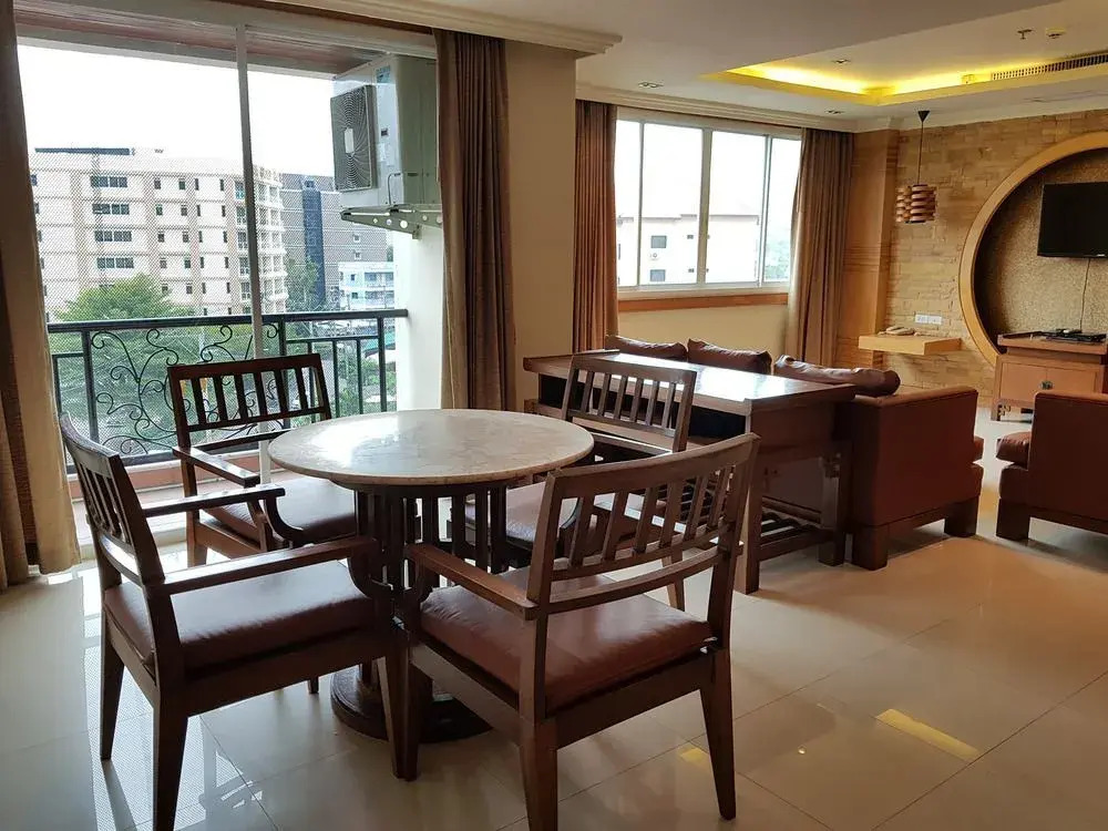 A Large 2 Br - 3 Baths 511 Downtown