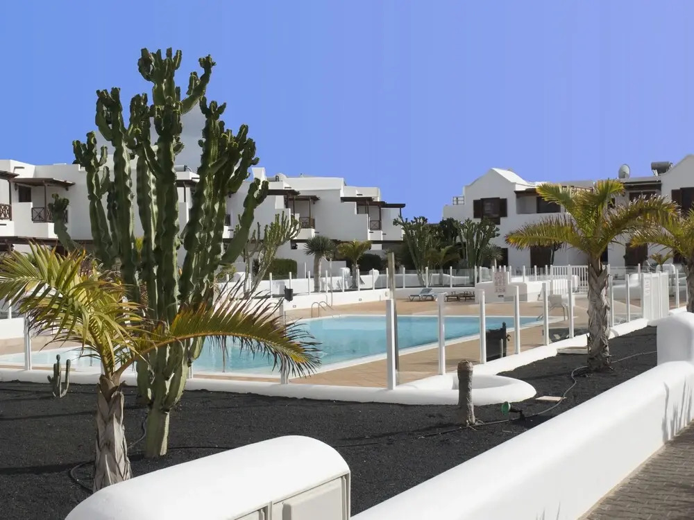Lavish Holiday Home in Playa Blanca with Pool