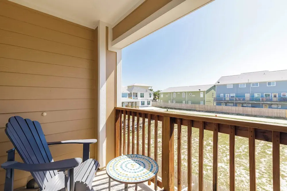 Fun 4 Bedroom Resort Pool Sleeps 12