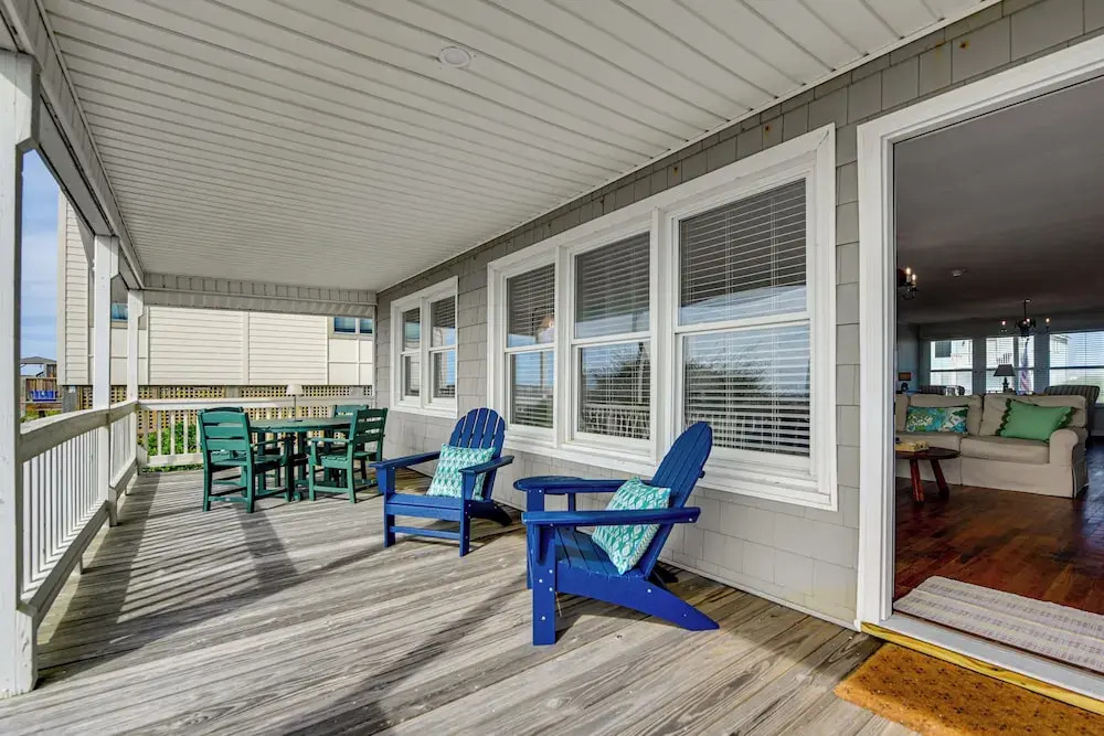 Home on Ocean Isle Beach w/ Catwalk & Deck