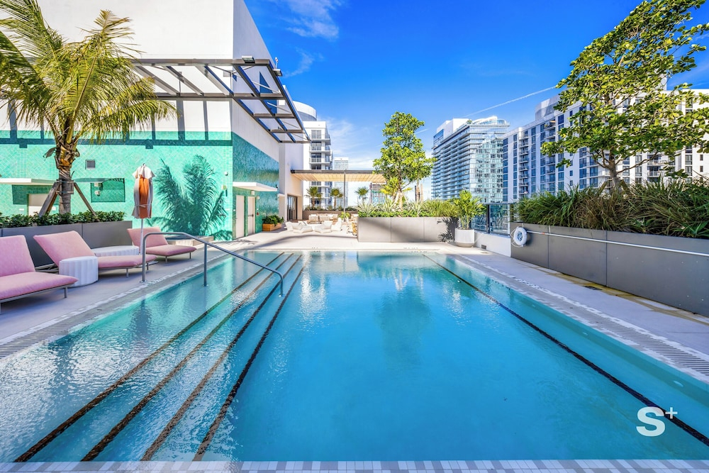 Modern and Cozy 1-BD- Rooftop pool & Gym