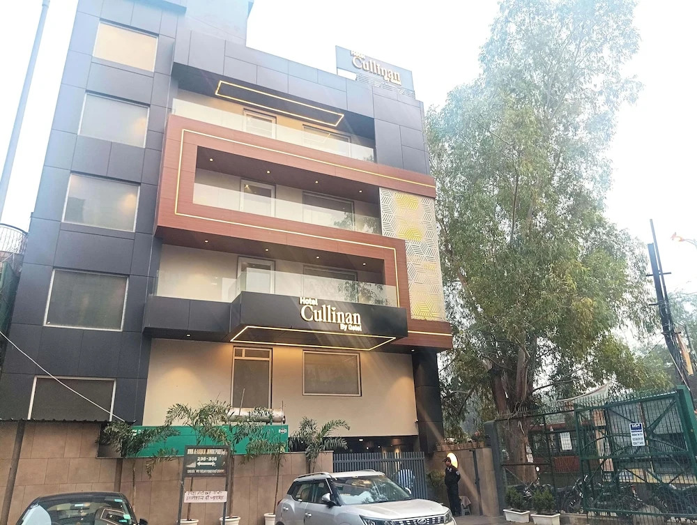 Qotel Signature Coleman Janakpuri Near District Centre & Pacific Mall