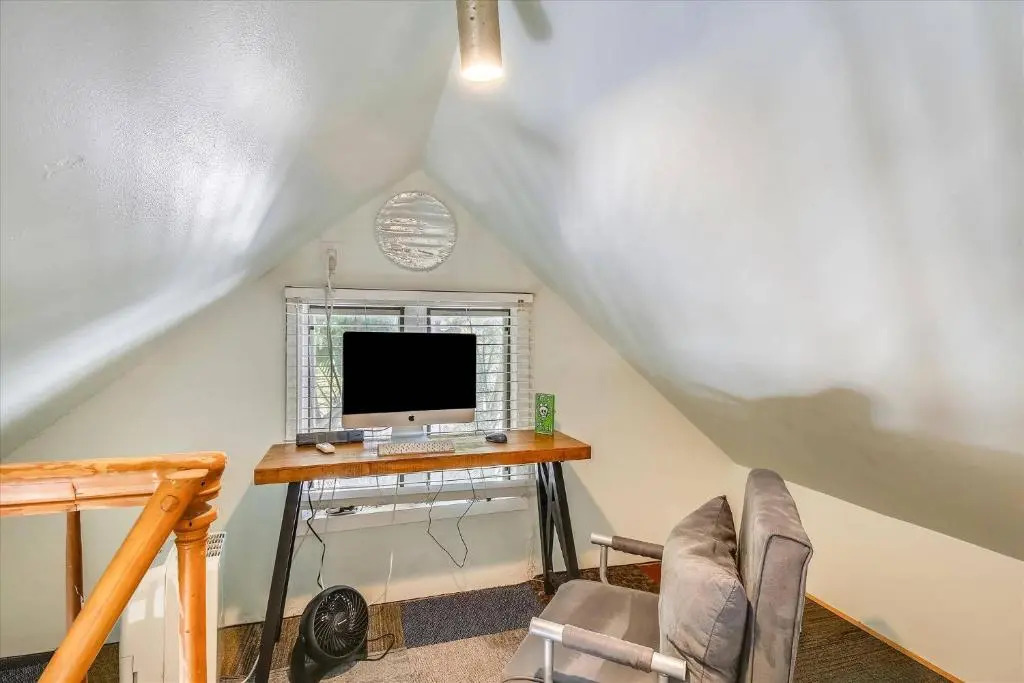 Ibis by Avantstay Close to Duval Street w/ Shared Pool Month Long Stays Only