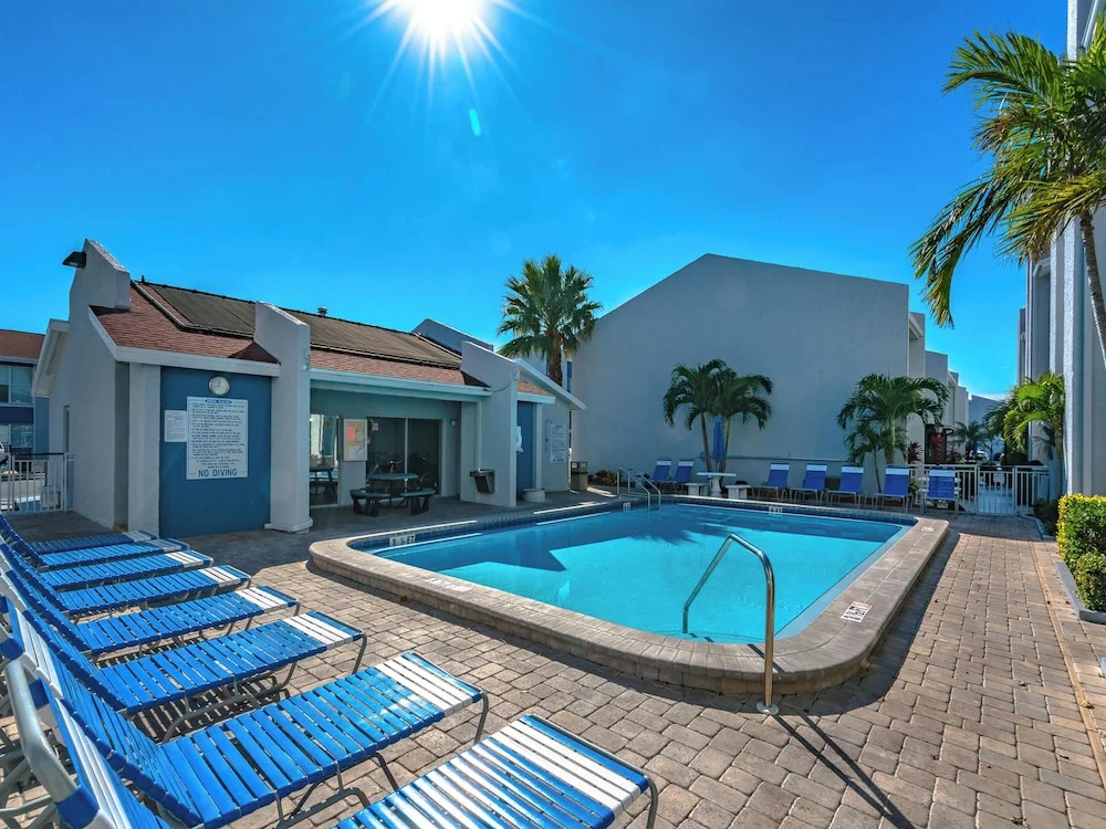 Madeira Beach Yacht Club 261F by Distinctive Beach Rentals