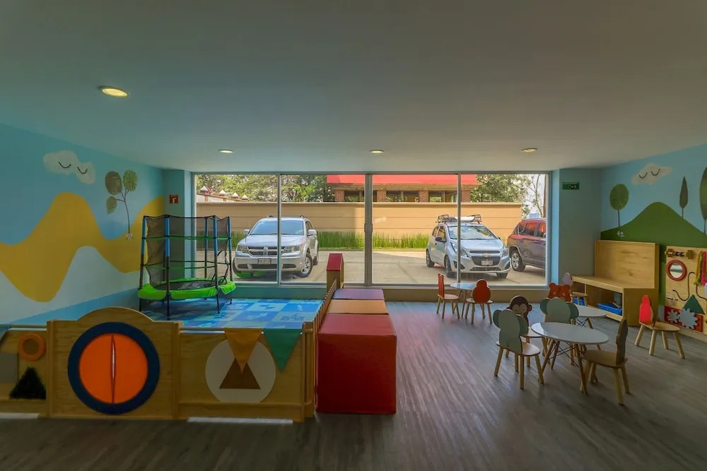 Bright Apartment with Private Bathroom,Kitchen And More @Santafe-601