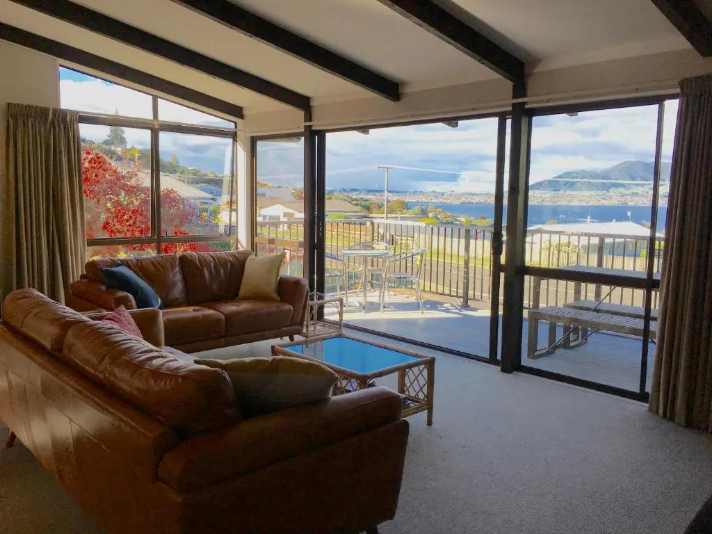 Acacia View at No 3 - Acacia Bay Holiday Home