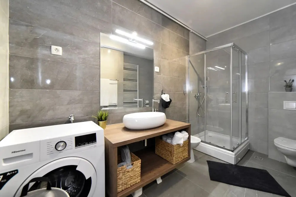 Premium Central Apartment & Room