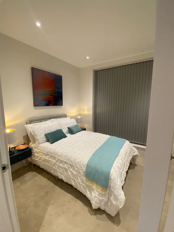 Marvelous 3 Bed Penthouse in Kewbridge