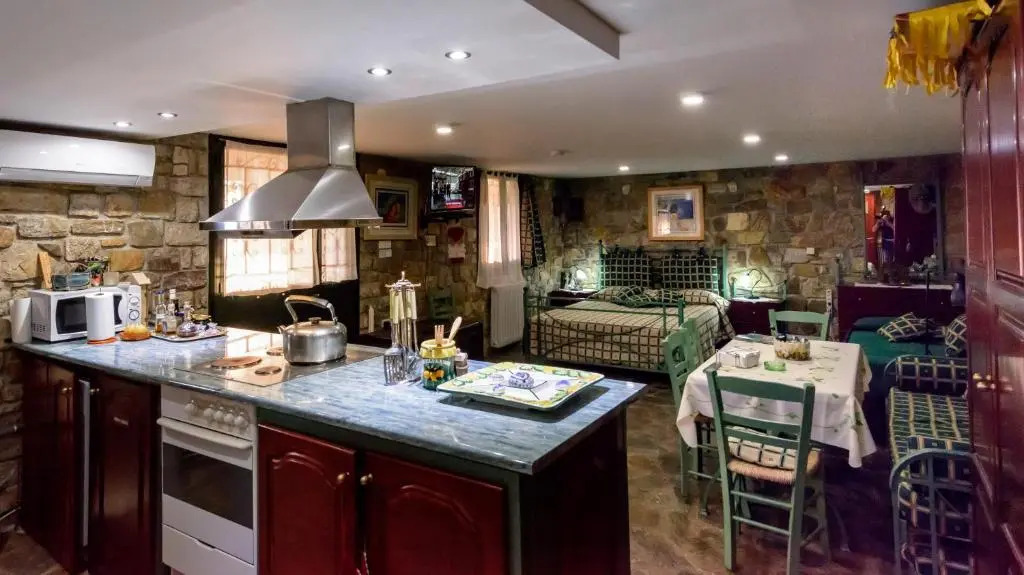 Stone Garden Studio - Private Vacation Hideout