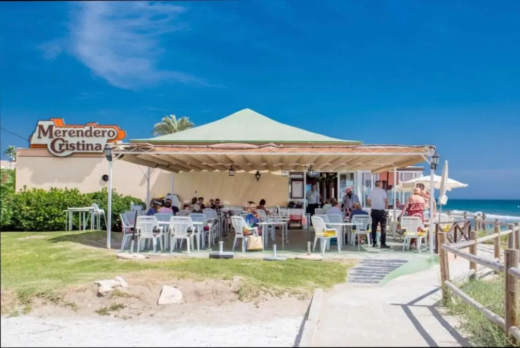 Luxury beach side apartment in Marbella Playa