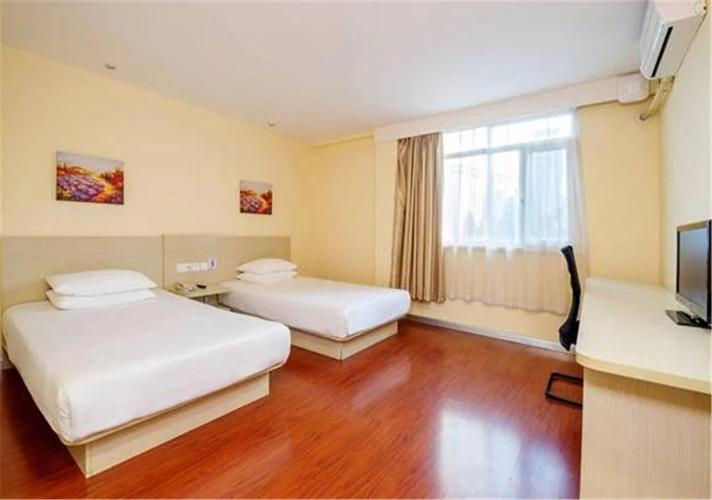 Guangwai Jingbin Hostel West Railway Station