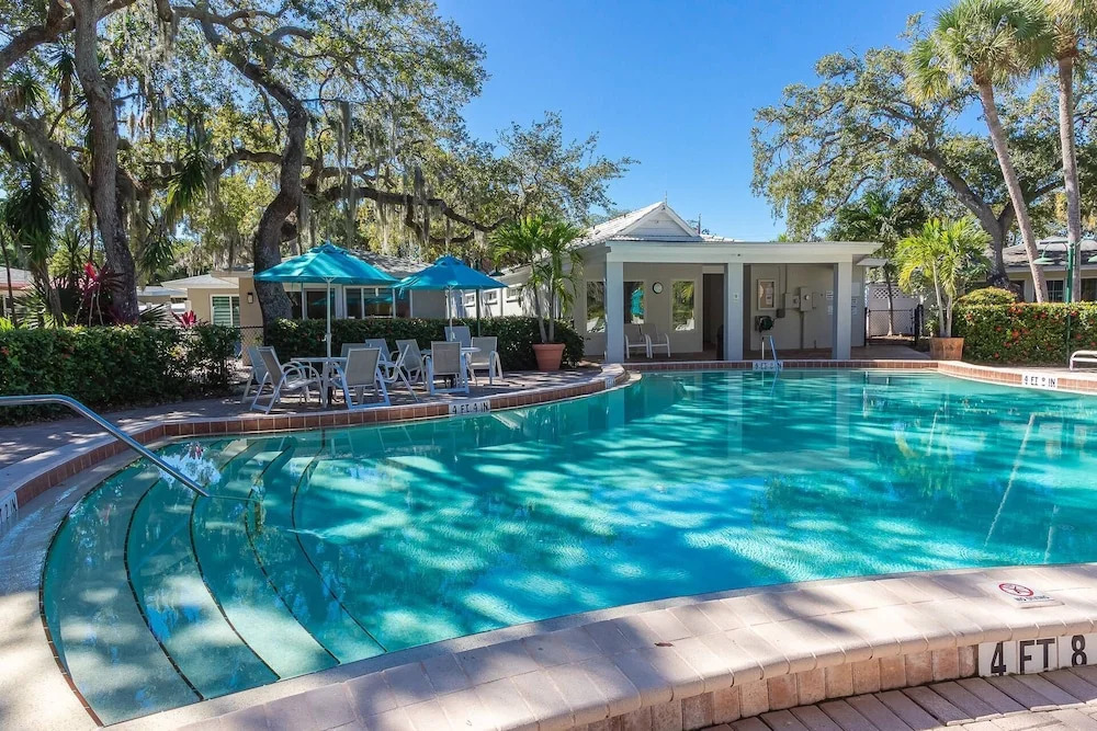 Moonmist Circle-steps to Heated Pool