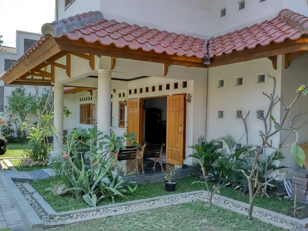 Santo Guest House