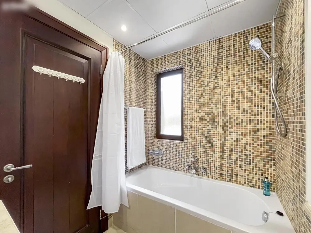 1-br Dazingly lit Downtown