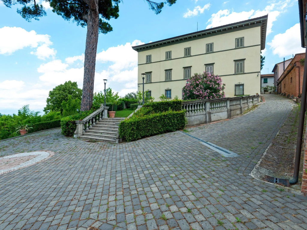 Graceful Apartment in San Miniato with Swimming Pool