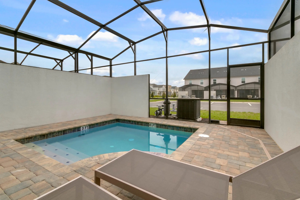 4 Bedrooms 4 Bathrooms Solara 8964 Ad