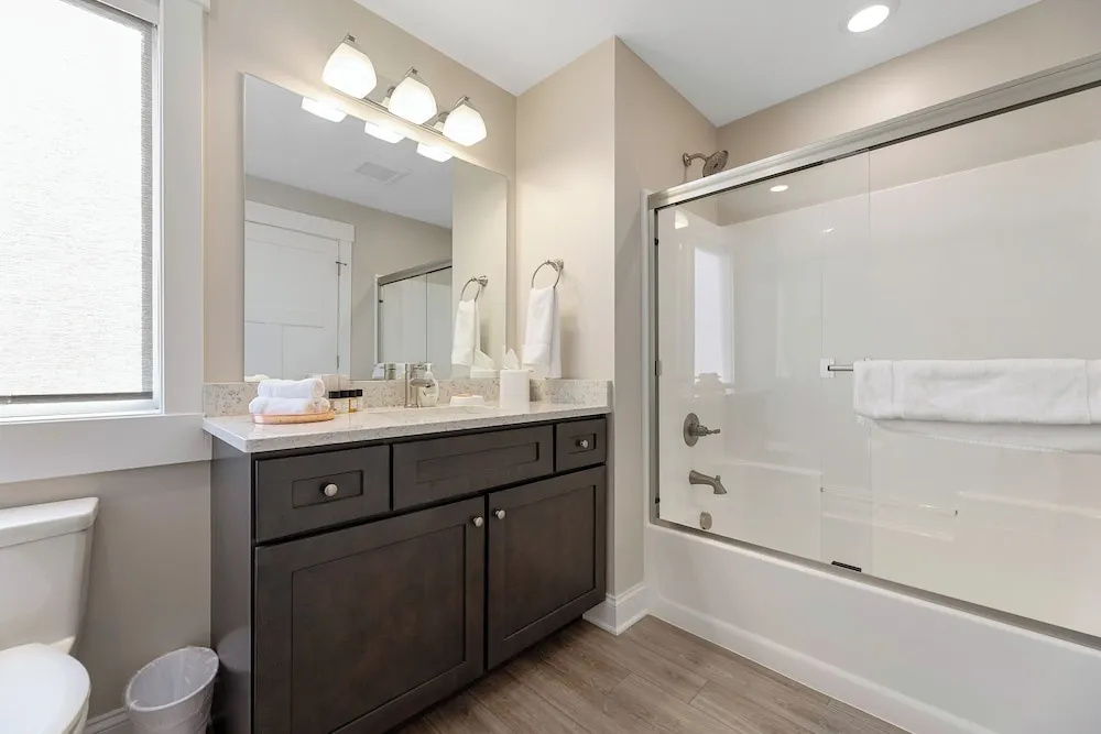 539 Bay St. Lake View Condo Unit 402W
