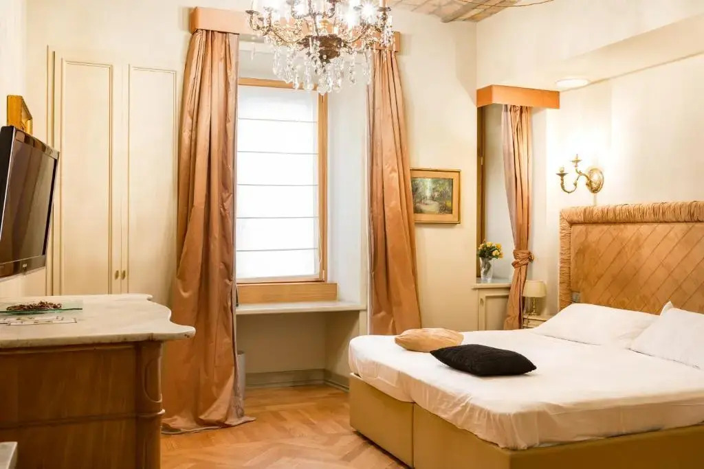 IRON Luxury Rooms