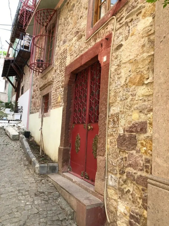 Tarihi Kucuk Tas Konak