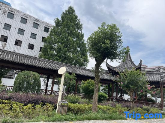 Xanadu Hotel In Yi County