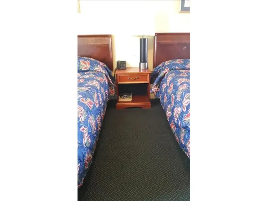 The Virginia Lodge