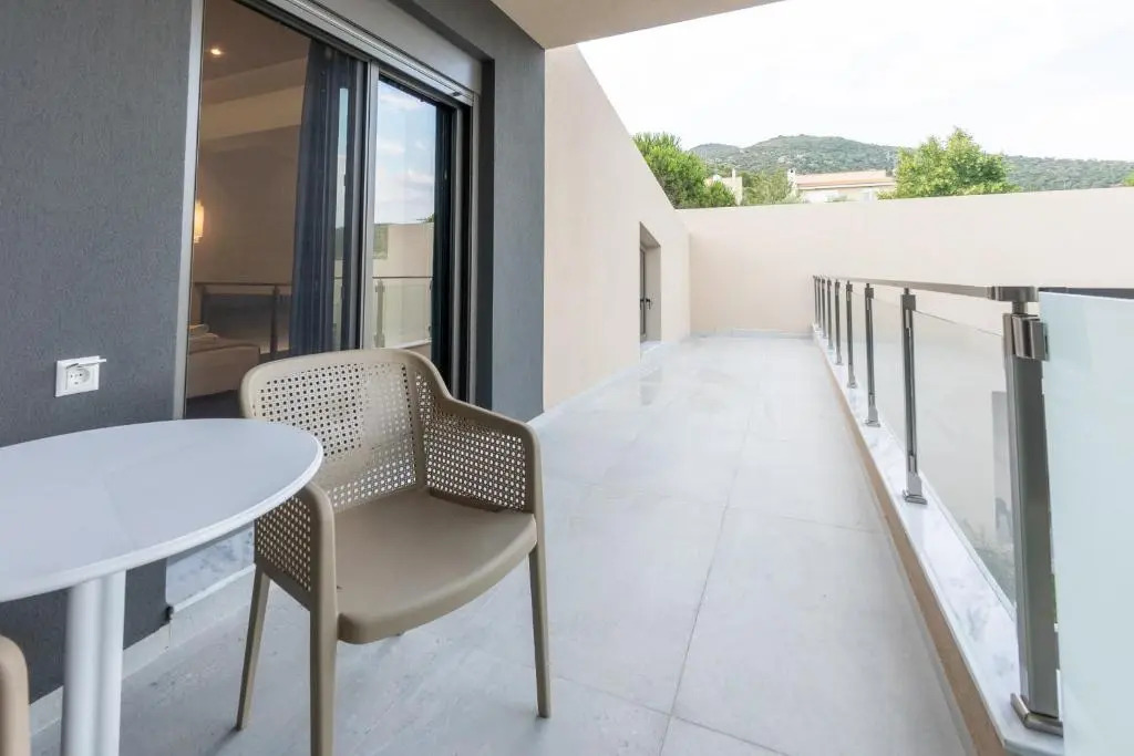 3 DOORS VILLAS