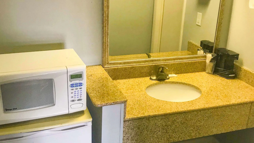 Economy 7 Inn- Newport News