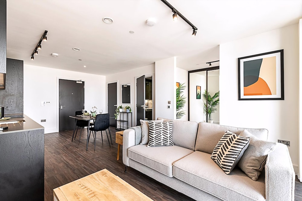 Sky-High Studio with Stunning Views