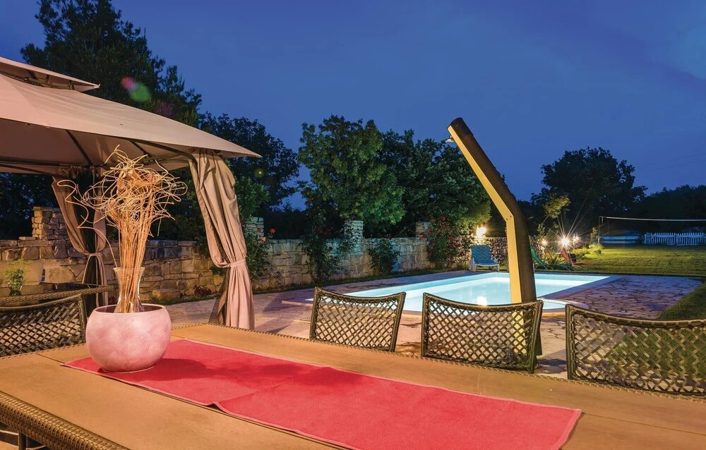 Amazing Home in Lozovac with Hot Tub, WiFi & 4 Bedrooms