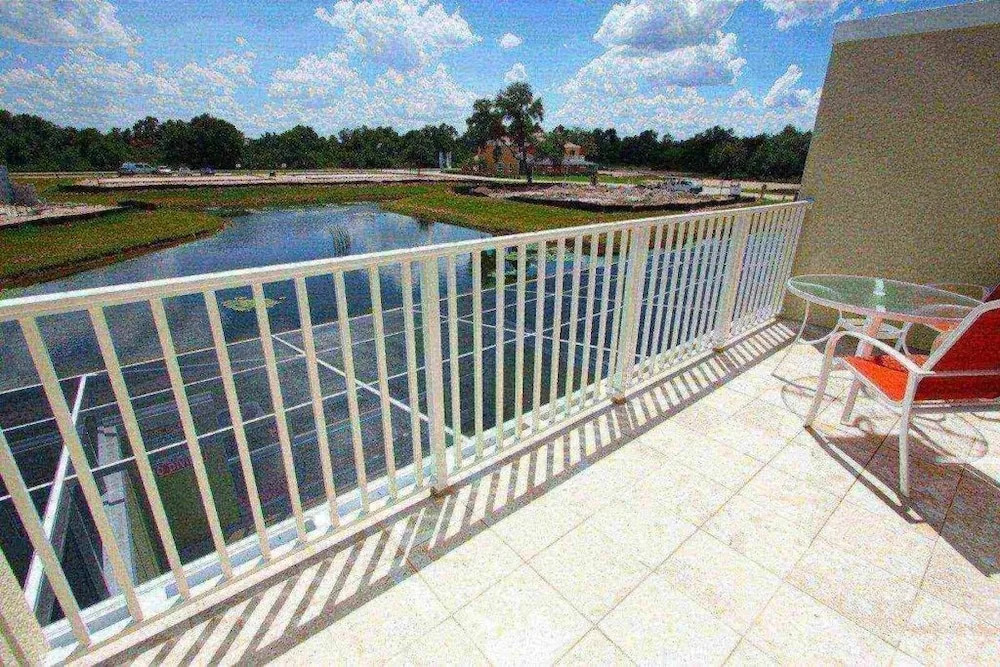 ACO FAMILY – 3 bd with pool (1634)