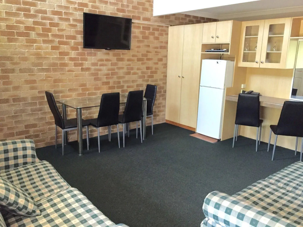 Country Gardens Motor Inn