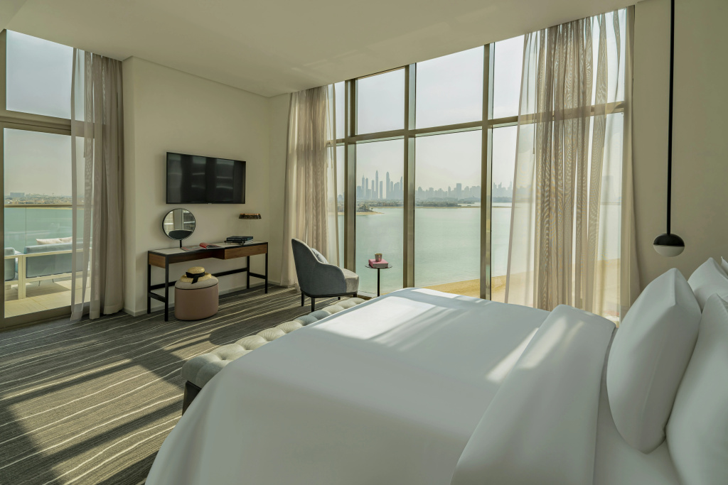 Th8 Palm Dubai Beach Resort, Vignette Collection by IHG