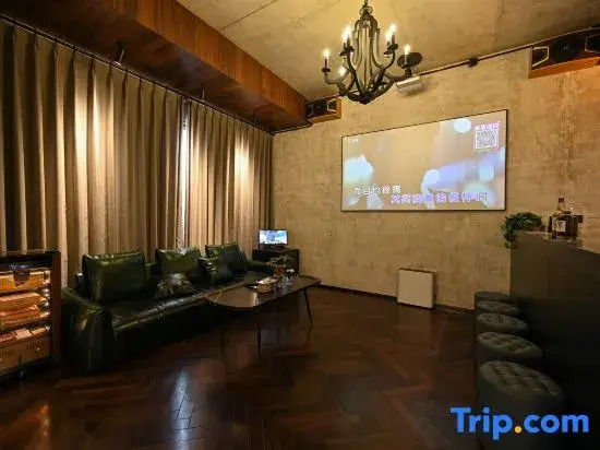 Xushe·Luxury Industrial Style Homestay (Shanghai Pudong New Area Lingang Shanyuan Store)