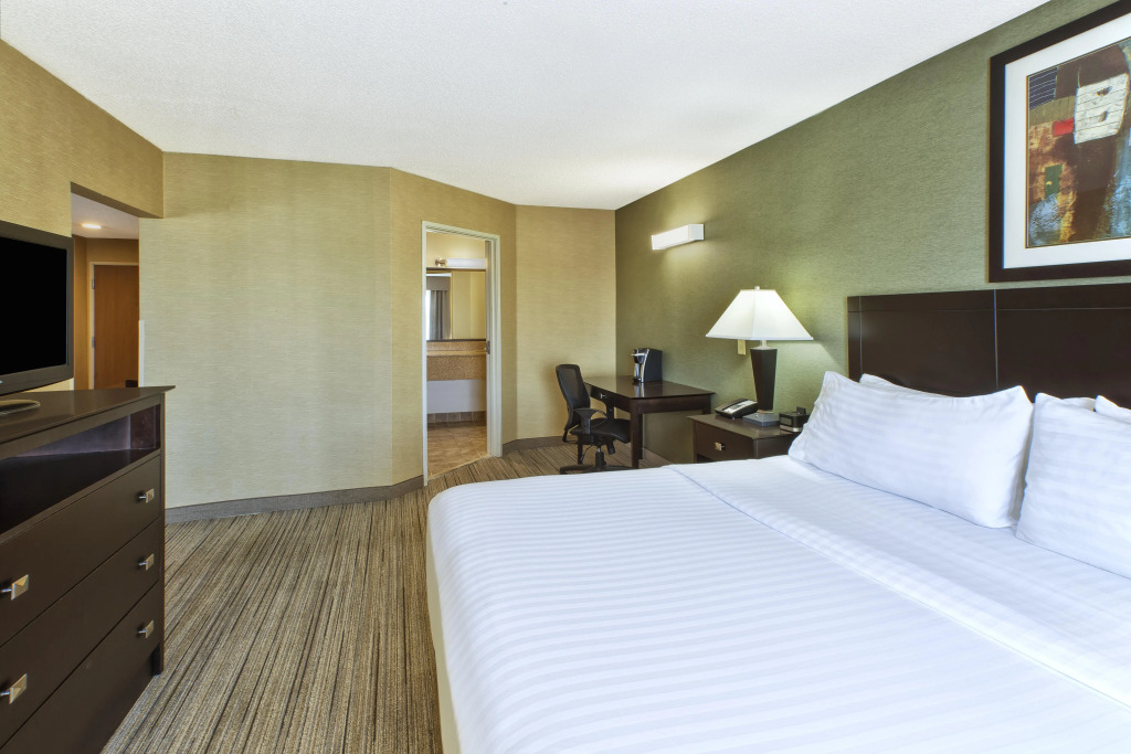 Country Inn & Suites by Radisson Benton Harbor-St Joseph MI