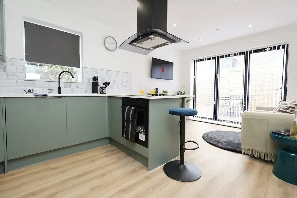 Chic 2 Bed Flat Near Central Cardiff