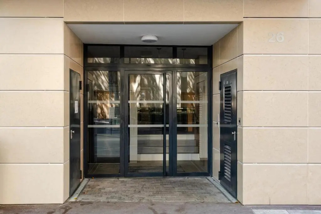 3 p 60 M2 Lesapparts Paris-Clichy terrasse équipée et wifi gratuit